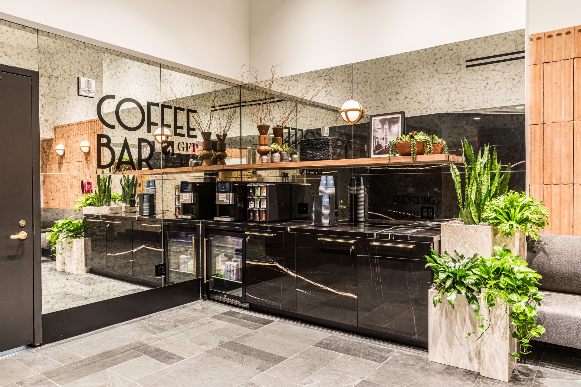 322 8th Ave - Lobby 059