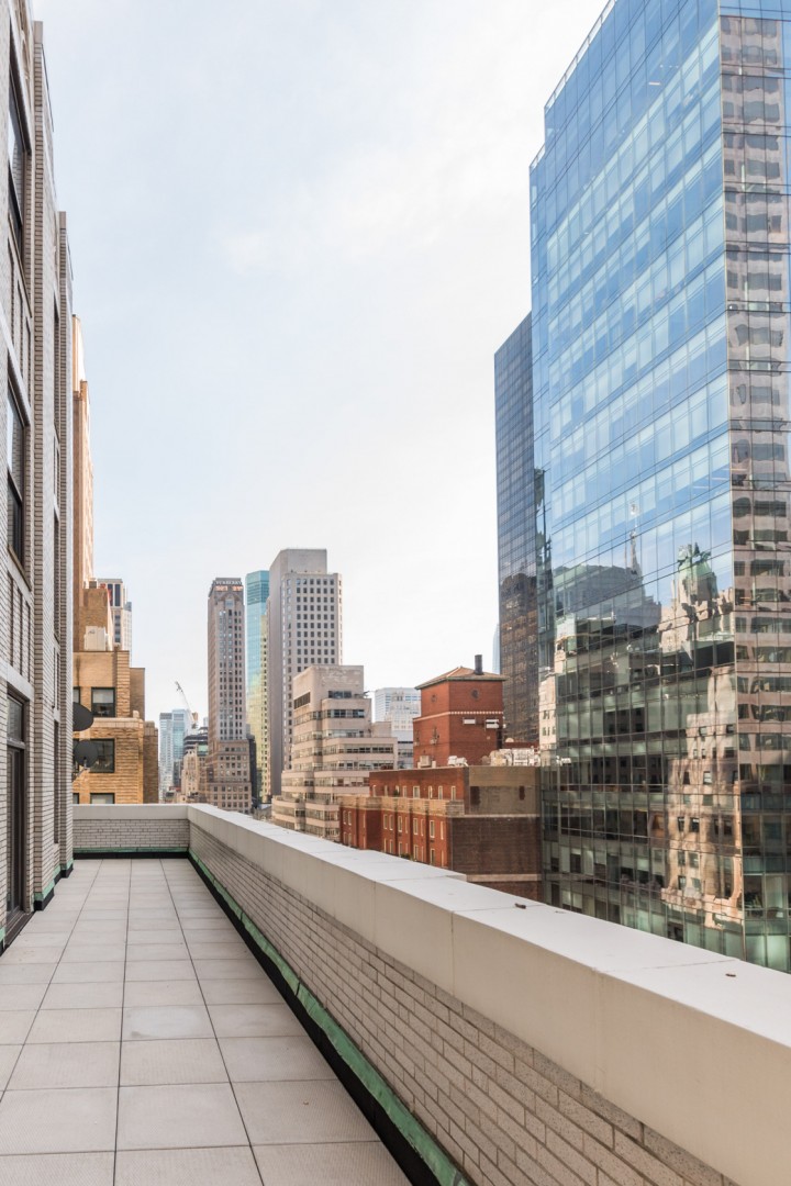 515 Madison Avenue 18th Floor Balcony