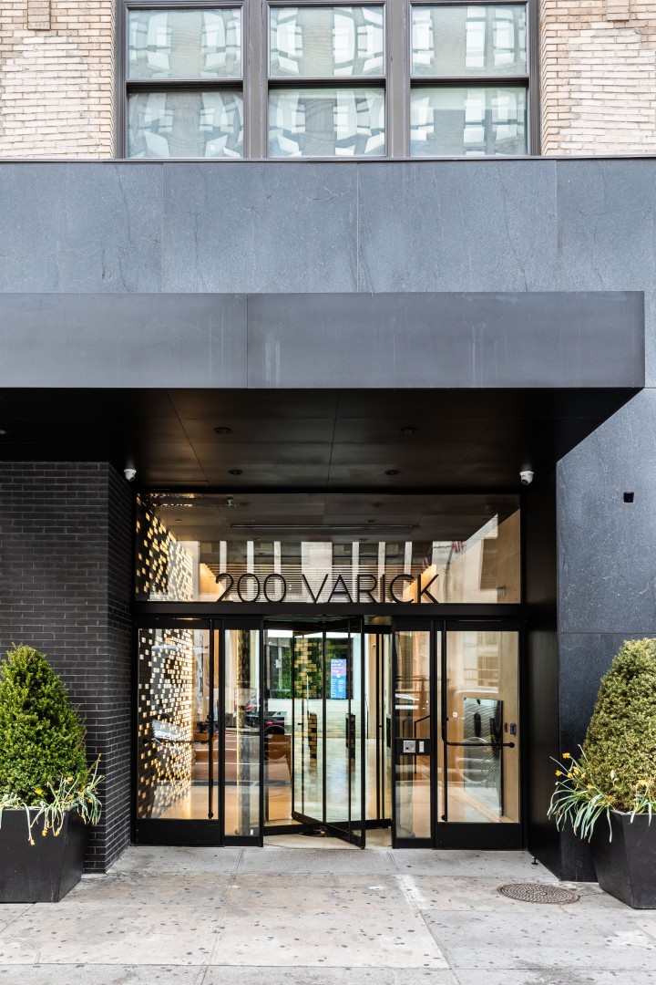 200 Varick Entrance_008