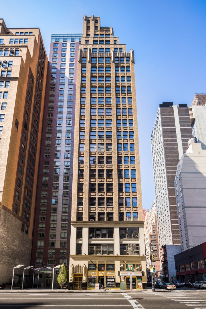 589 Eighth Avenue
